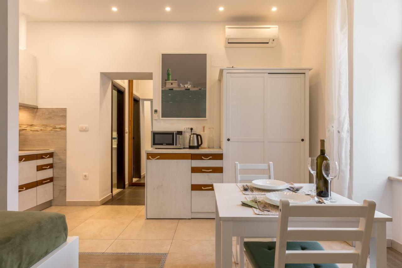 Studio Apartment Dzapo Split Exterior photo